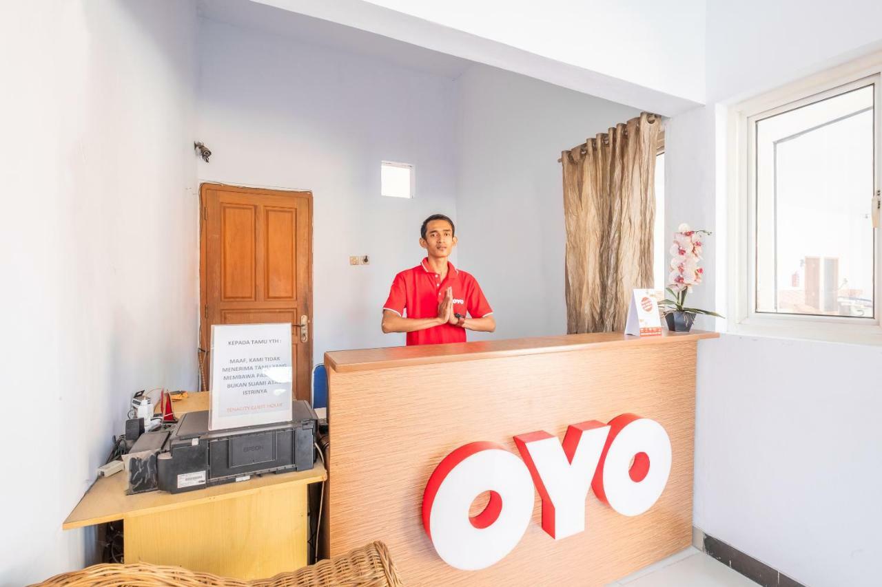 Oyo 863 Tenacity Guest House Syariah Cirebon Buitenkant foto