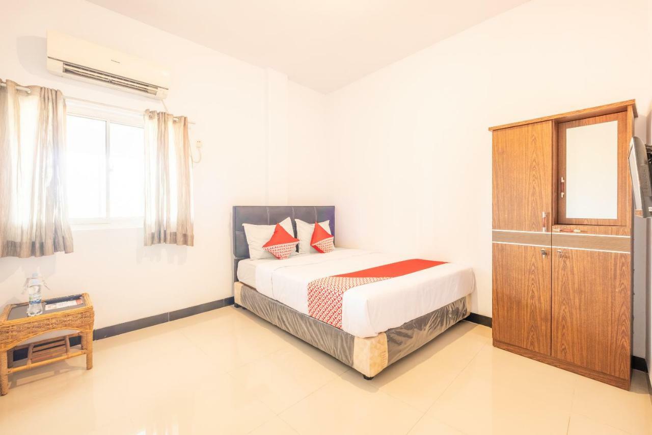 Oyo 863 Tenacity Guest House Syariah Cirebon Buitenkant foto
