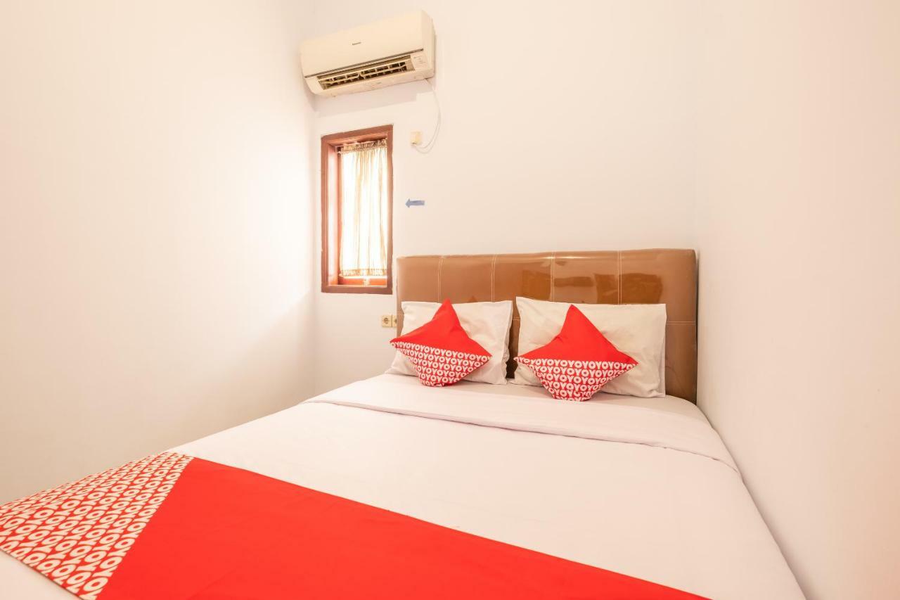 Oyo 863 Tenacity Guest House Syariah Cirebon Buitenkant foto