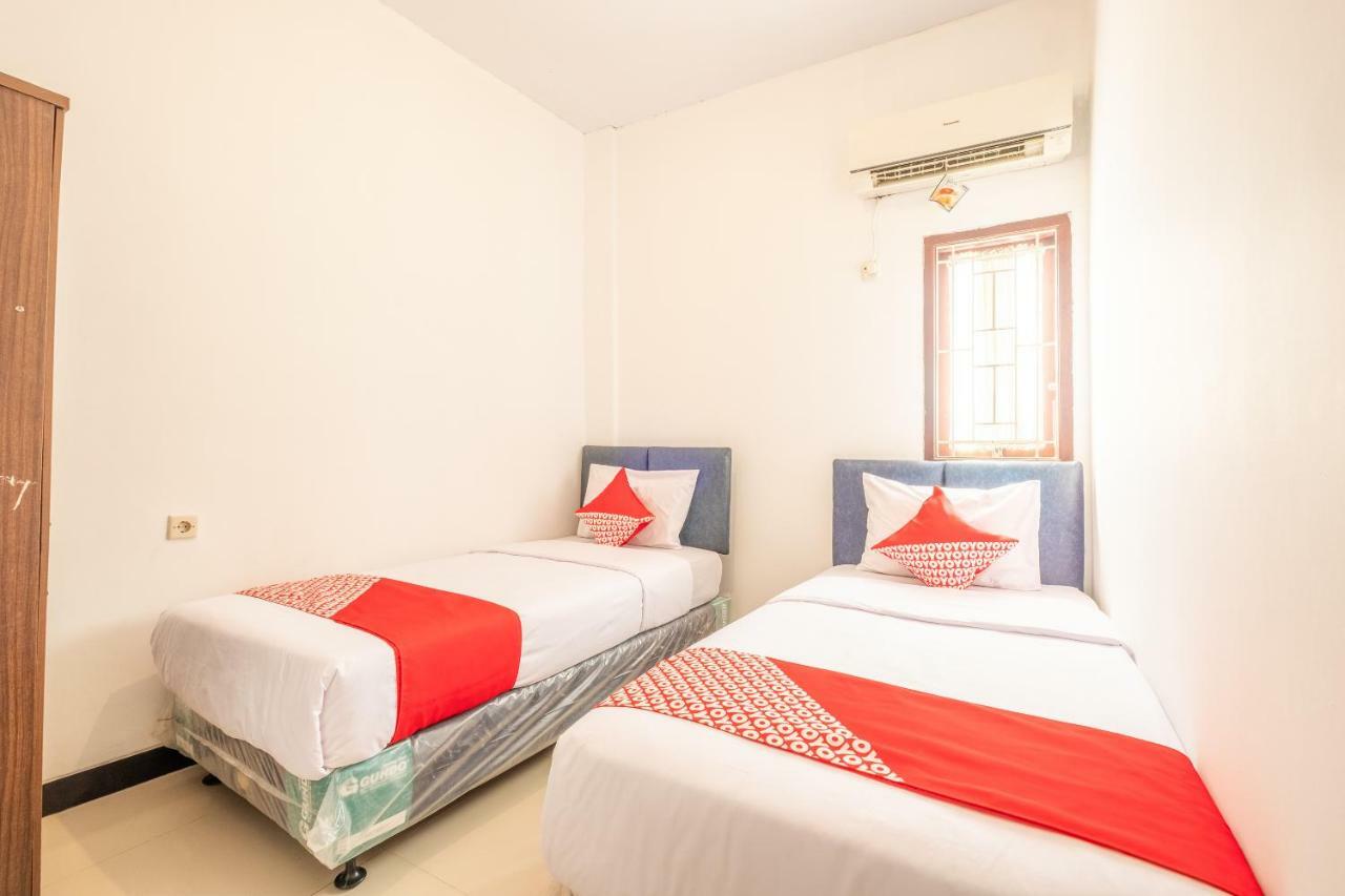 Oyo 863 Tenacity Guest House Syariah Cirebon Buitenkant foto