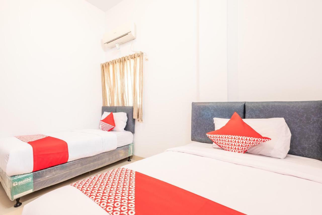 Oyo 863 Tenacity Guest House Syariah Cirebon Buitenkant foto