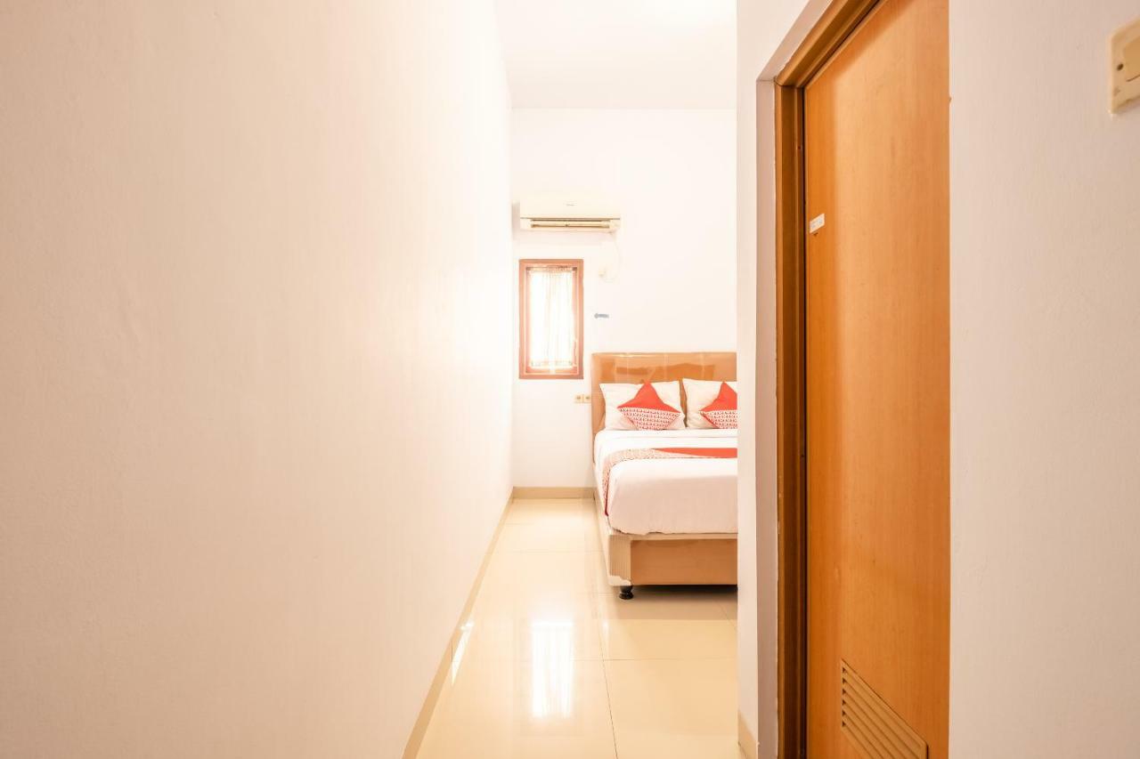 Oyo 863 Tenacity Guest House Syariah Cirebon Buitenkant foto