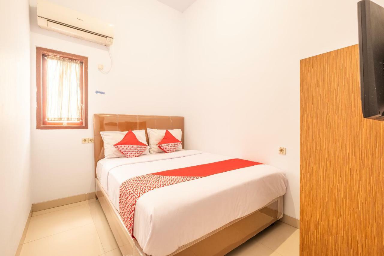 Oyo 863 Tenacity Guest House Syariah Cirebon Buitenkant foto