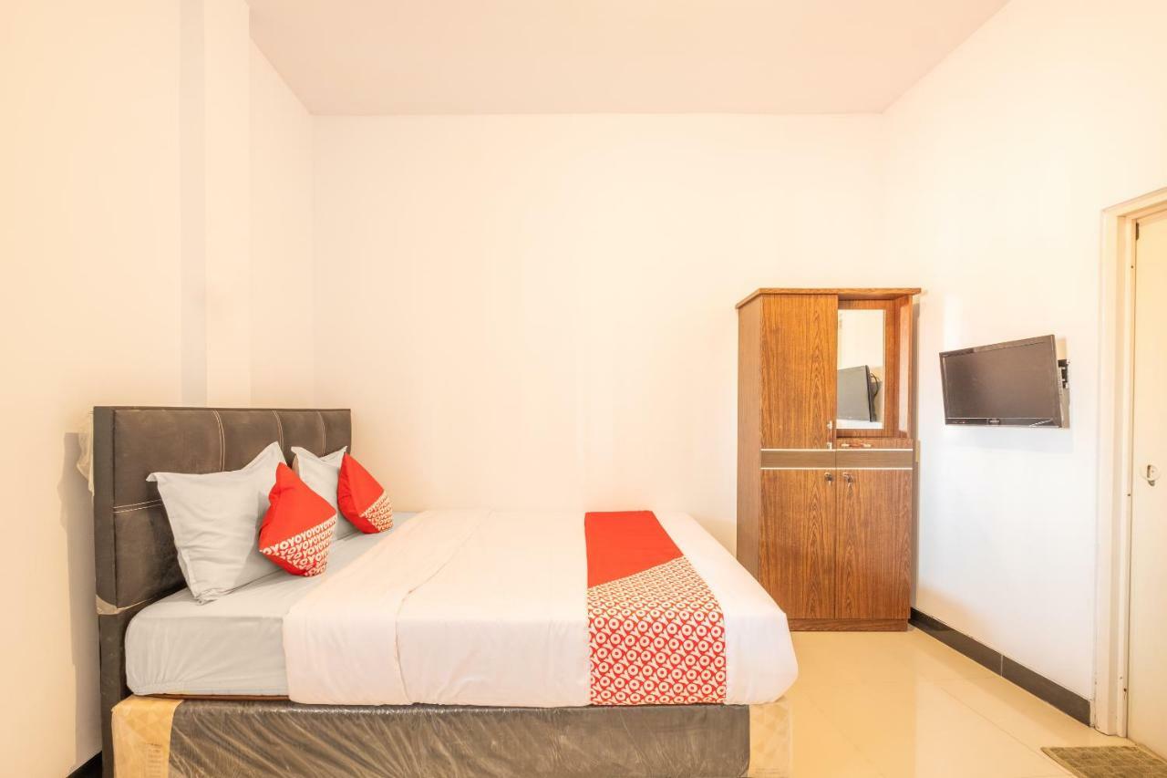 Oyo 863 Tenacity Guest House Syariah Cirebon Buitenkant foto