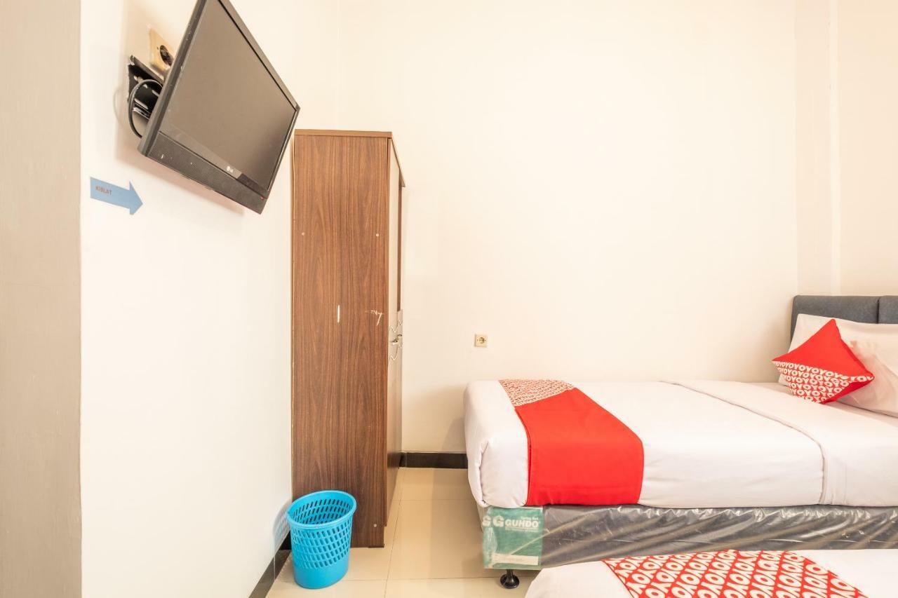 Oyo 863 Tenacity Guest House Syariah Cirebon Buitenkant foto