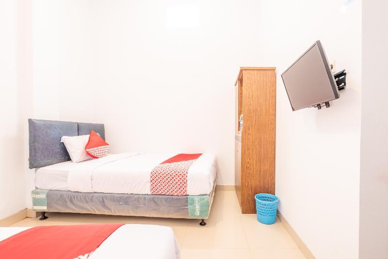 Oyo 863 Tenacity Guest House Syariah Cirebon Buitenkant foto