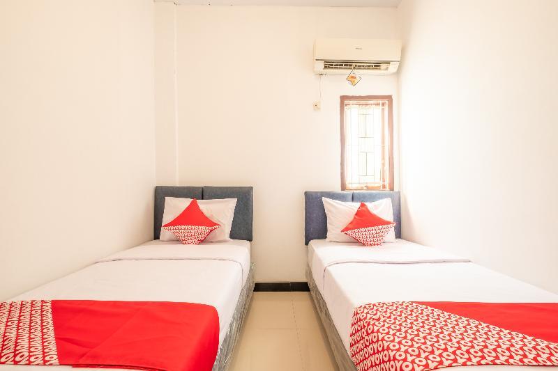 Oyo 863 Tenacity Guest House Syariah Cirebon Buitenkant foto